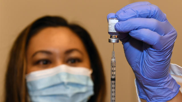 UNLV Begins To Vaccinate Medical School Students For COVID-19 