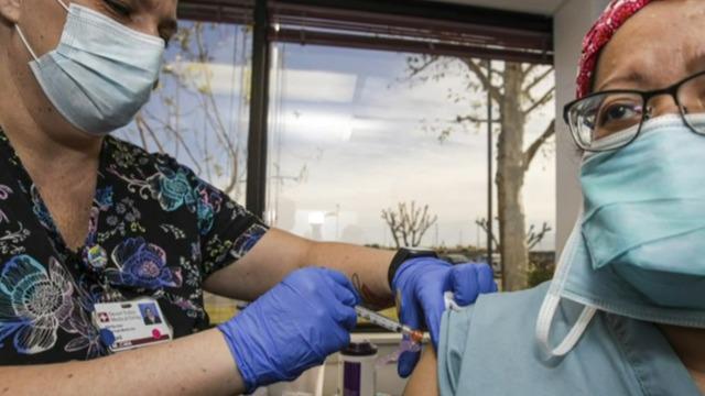cbsn-fusion-vaccine-makers-work-to-take-on-coronavirus-variants-thumbnail-635708-640x360.jpg 