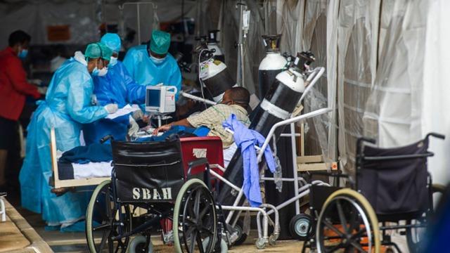 cbsn-fusion-two-adults-in-south-carolina-are-the-first-known-cases-in-the-us-of-the-more-contagious-covid-19-variant-first-detected-in-south-africa-thumbnail-635679-640x360.jpg