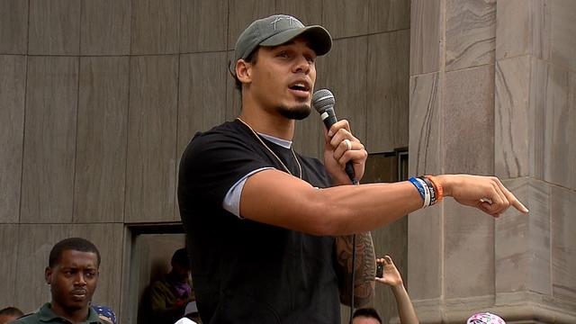 Broncos' Justin Simmons Makes Speech at Florida Protest