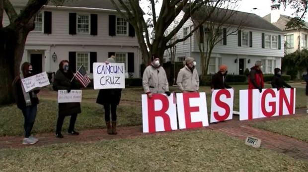 Cruz resign protest 