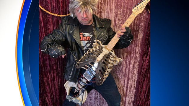 SKELETON-GUITAR.jpg 