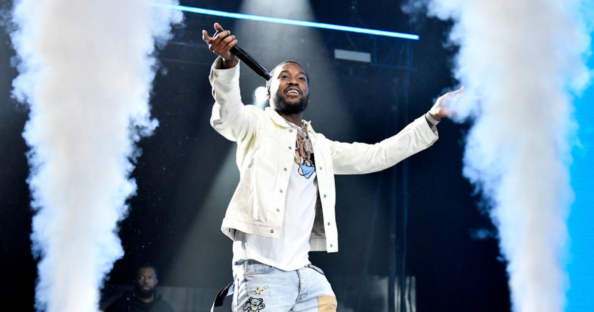 Meek Mill Apologizes To Vanessa Bryant For Leaked Kobe Lyric - CW Tampa