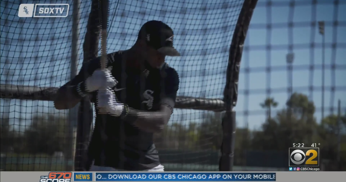 Luis Robert wants White Sox to bring Abreu back