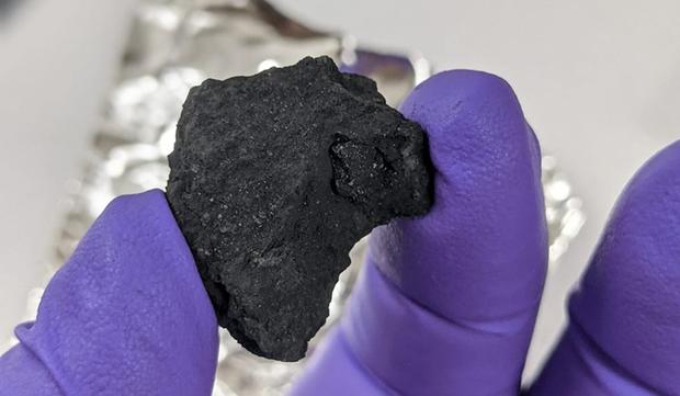 uk-meteorite-in-hand-two-column-jpg-thumb-768-768.jpg 