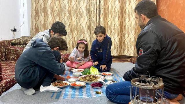syria-refugee-family-jordan.jpg 