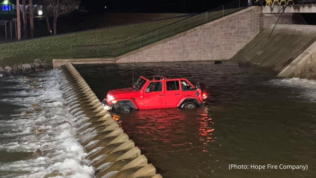 philipsburg-centre-county-jeep-in-dam-1.png 