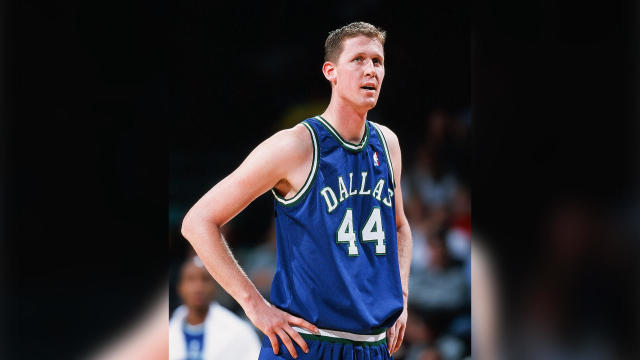 Former Sixers center Shawn Bradley paralyzed in cycling accident