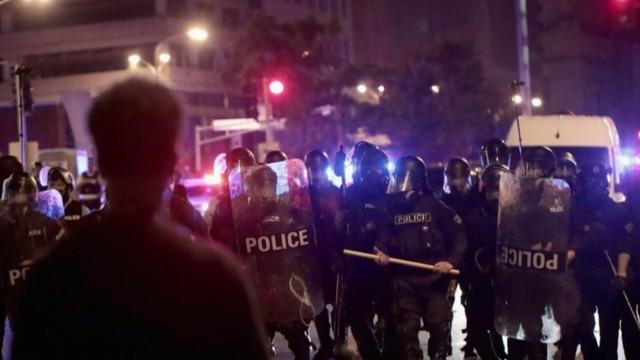cbsn-fusion-st-louis-police-officers-on-trial-for-beating-black-undercover-detective-thumbnail-676200-640x360.jpg 