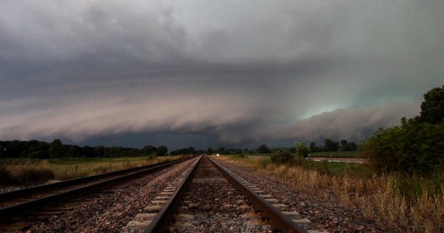 Raw Video: Large supercell cloud moves through Iowa - CBS News