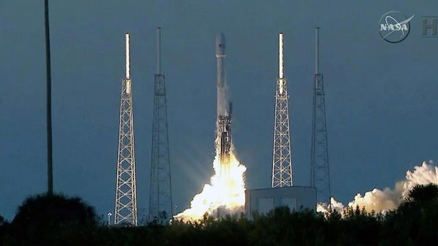 cbsn-0211-glor-spacex-343778-640x360.jpg 