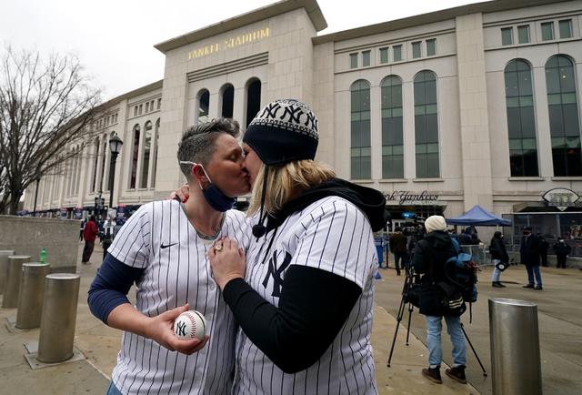 Yankees give fans reason to celebrate, hope for big season with home opener  win – New York Daily News