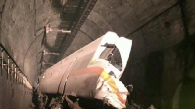 cbsn-fusion-holiday-travelers-among-dozens-killed-in-taiwan-train-crash-thumbnail-683615-640x360.jpg 
