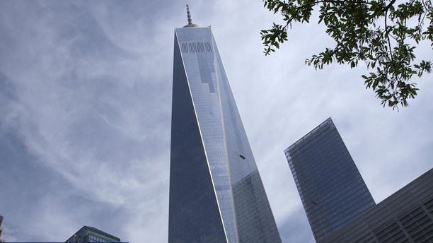 cbsn-0520-wtc-behind-1-395351-640x360.jpg 