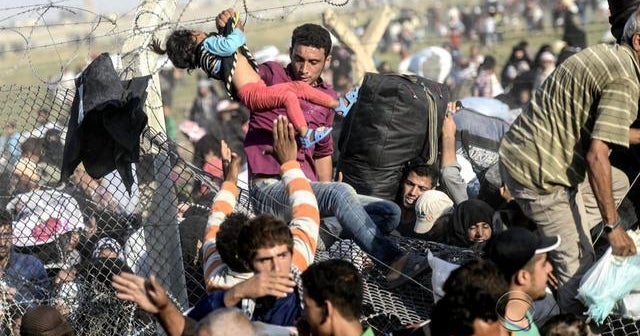 Syrian refugees return home after desperate escape - CBS News