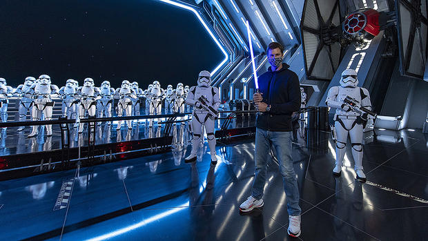 Tom Brady Visits Star Wars: Galaxy's Edge 