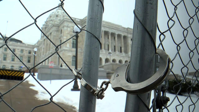 State-Capitol-fence.jpg 