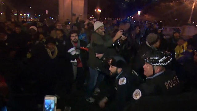 1124-cbsn-protestorsclashwithpolice3-470451-640x360.jpg 