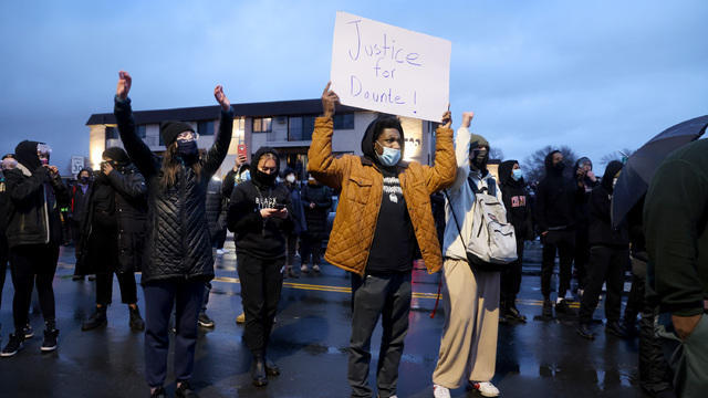 cbsn-fusion-40-arrests-made-in-second-night-of-daunte-wright-protests-despite-curfew-thumbnail-691329-640x360.jpg 