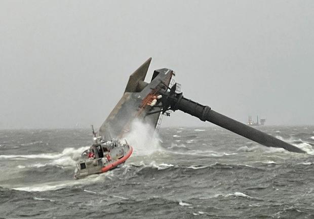 capsized-lift-boat-in-gulf-of-mexico-off-louisiana-041321.jpg 