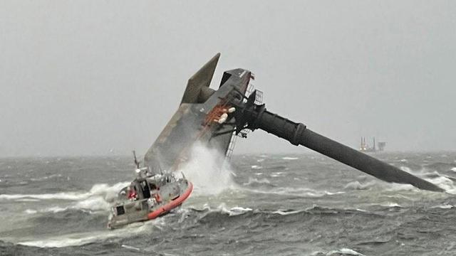 coast-guard-rescues-man-in-gulf-of-mexico-off-louisiana-041321.jpg 