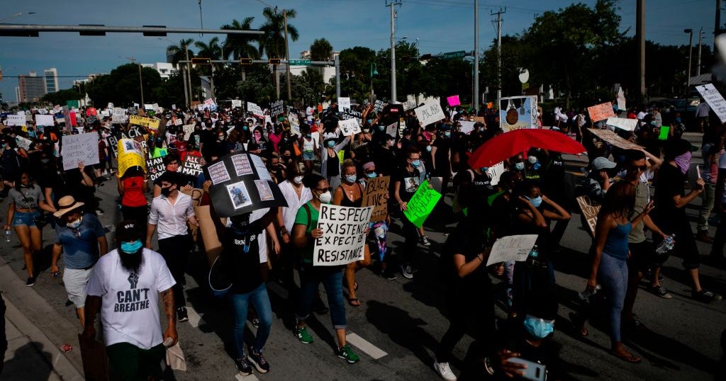 Florida Senate Signs Off On Controversial Protest Bill - CBS Miami