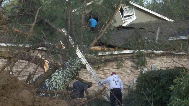 cbsn-0401-tornadodamage-503643-640x360.jpg 