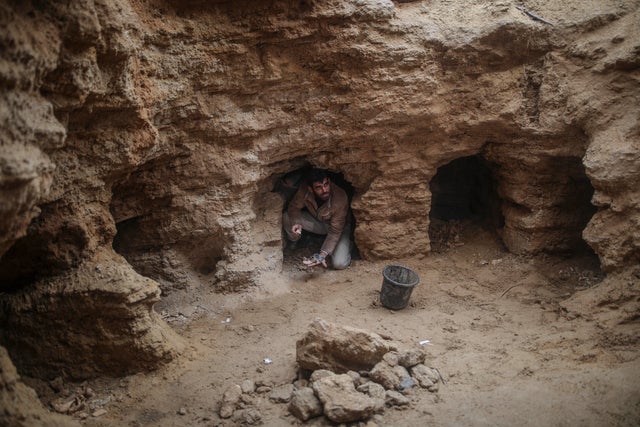 Ancient graves discovered in Gaza