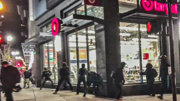 Oakland Protest - Smashing Windows at Target 