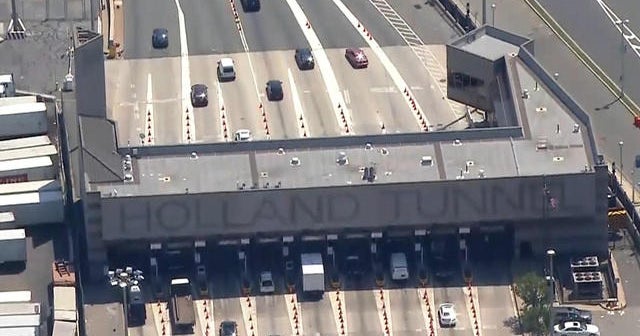 Three arrested in weapons bust at Holland Tunnel CBS News