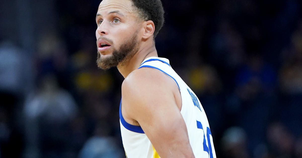 Stephen Curry gifts his 60 point jersey to Lindsay Lohan's son, Luai :  r/popculturechat