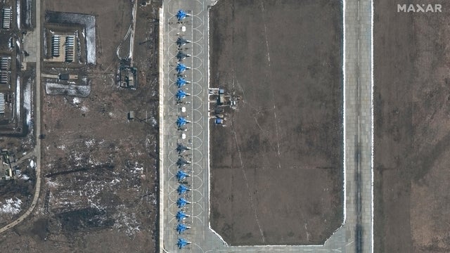 11-su34-aircraft-morozovsk-airbase-russia-27march2021.jpg 