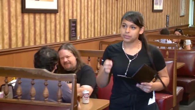 0823-newspathvid-waitress-1110987-640x360.jpg 