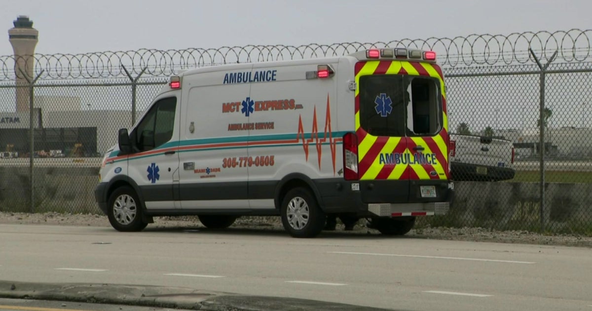 Man Jumped Fence, Ran Onto Tarmac At Miami International Airport - CBS ...
