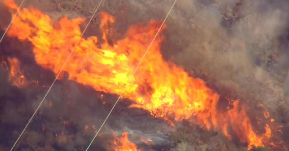 Explosive California Wildfire Torches More Than 30000 Acres Cbs News 