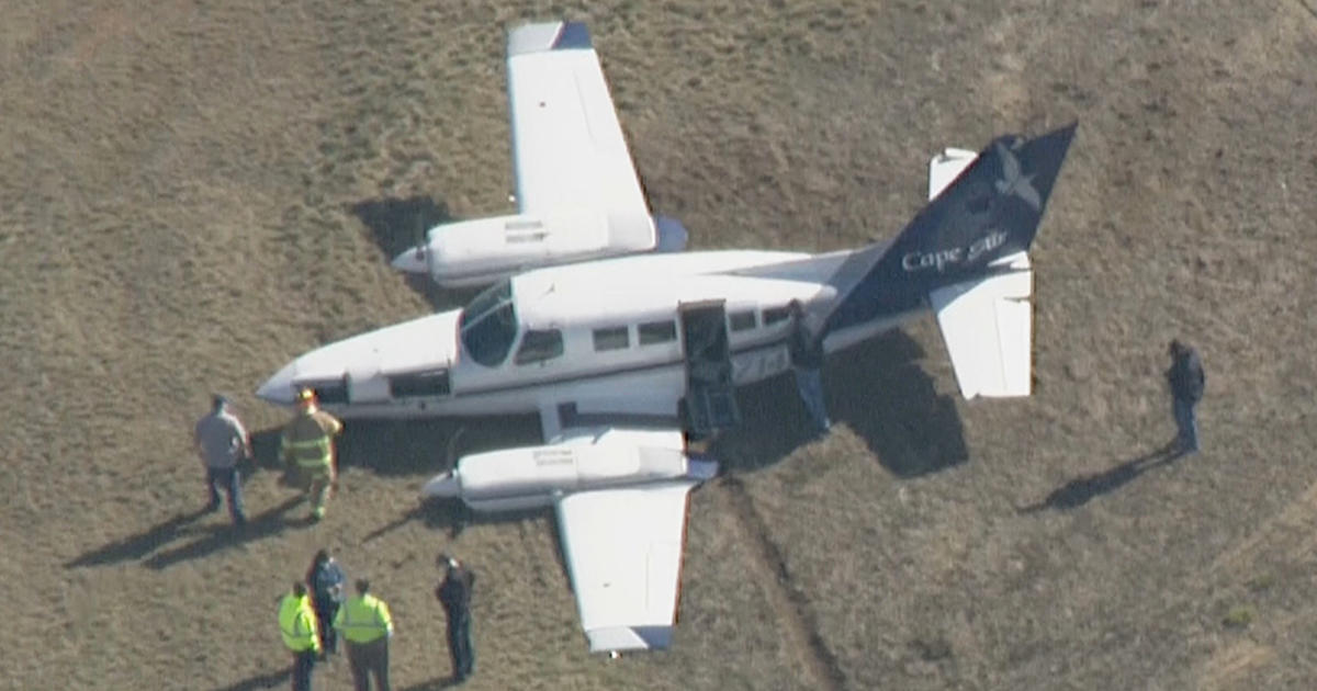 Cape Air Plane Veers Off Runway At Barnstable Airport - CBS Boston