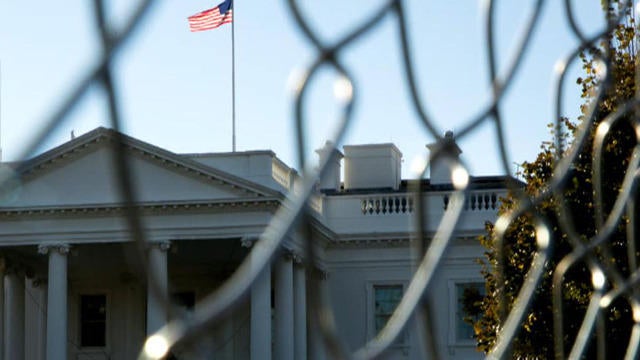 cbsn-vys-white-house-intruder-1267763-640x360.jpg 