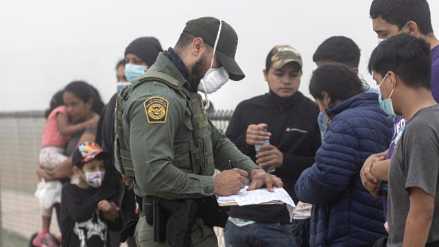 cbsn-fusion-inside-the-crisis-at-the-us-mexico-border-thumbnail-703810-640x360.jpg 