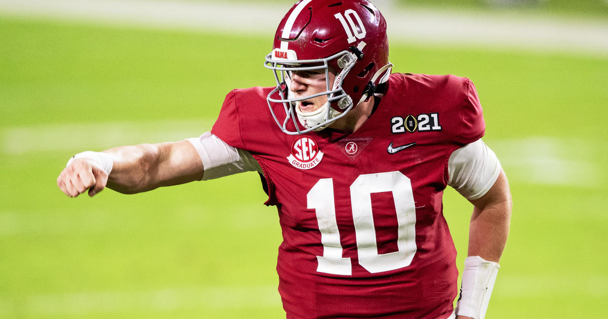 Patriots select Alabama QB Mac Jones at No. 15