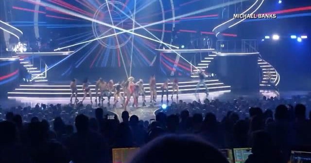Watch Fan Rushes Britney Spears Onstage In Las Vegas Cbs News