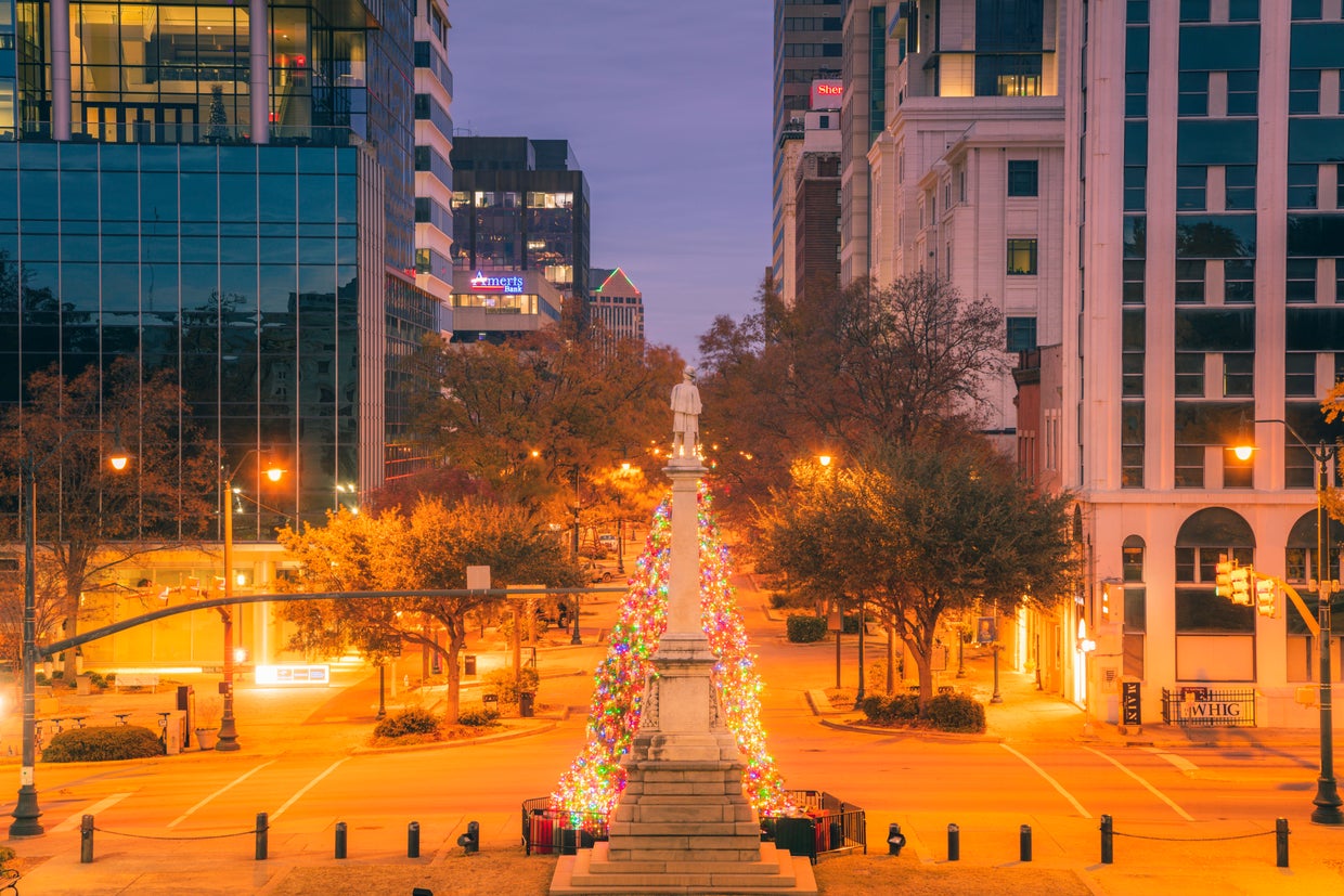 USA, South Carolina, Columbia, Illuminated monument at night 