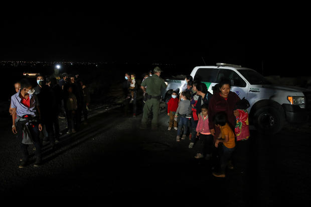 Migrants continue to cross into Texas from Mexican border 