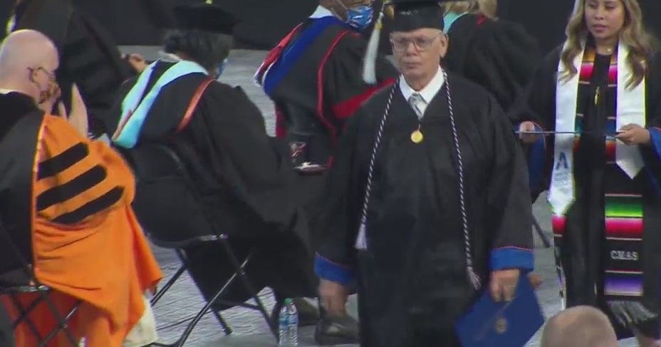 Vietnam Veteran Celebrates Graduation From UT Arlington Decades After ...