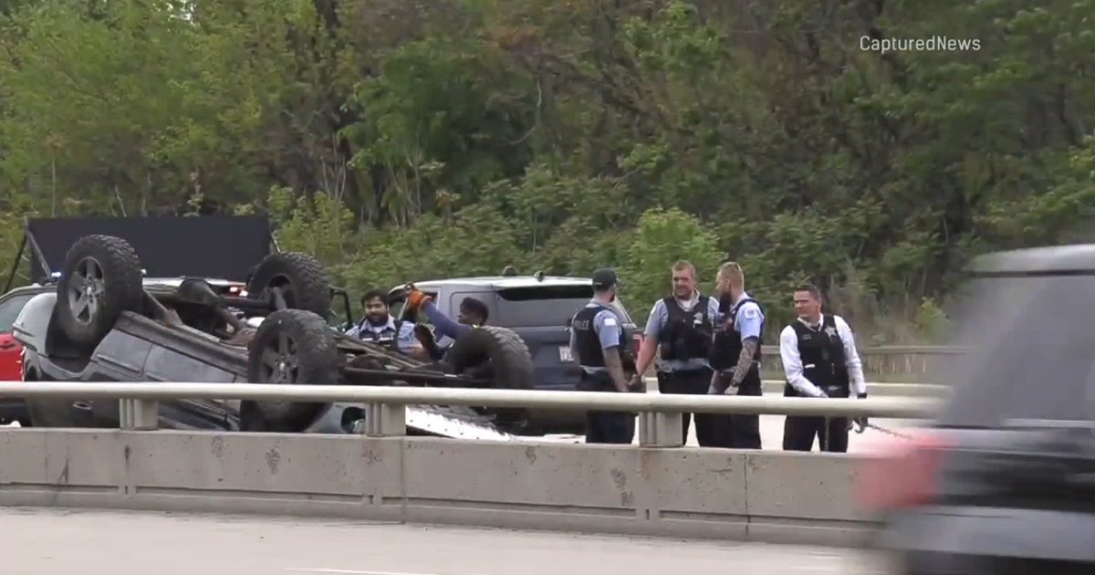 Two Injured In Crash On Lake Shore Drive Near 31st Street - CBS Chicago