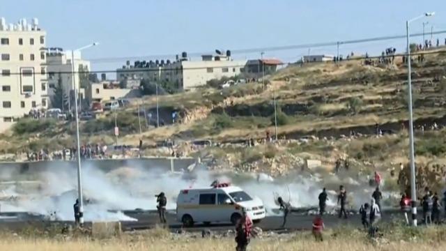 cbsn-fusion-west-bank-erupts-as-palestinians-clash-with-israeli-troops-thumbnail-718219-640x360.jpg 
