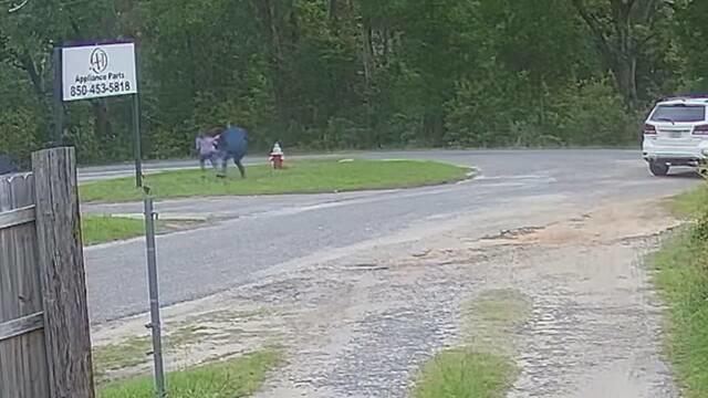 0519-cbsn-social-girlfightsoffabductor-718701-640x360.jpg 