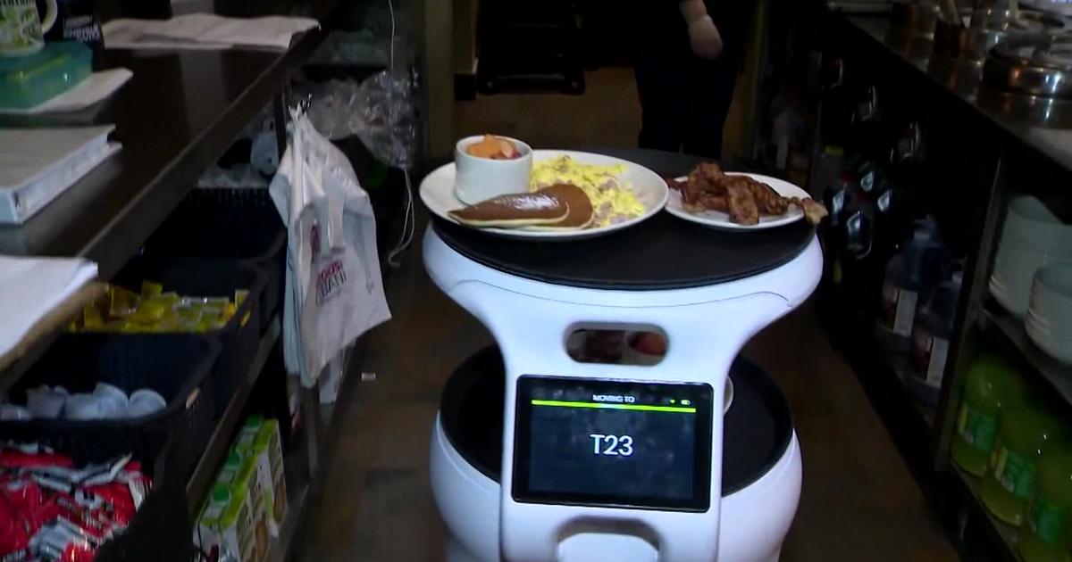 Sergio's Restaurant Using Robot Named 'Astro' To Help Take Plates Off ...