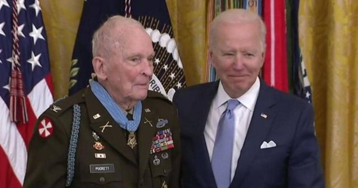 President Biden awards Medal of Honor to Korean War hero Ralph Puckett ...