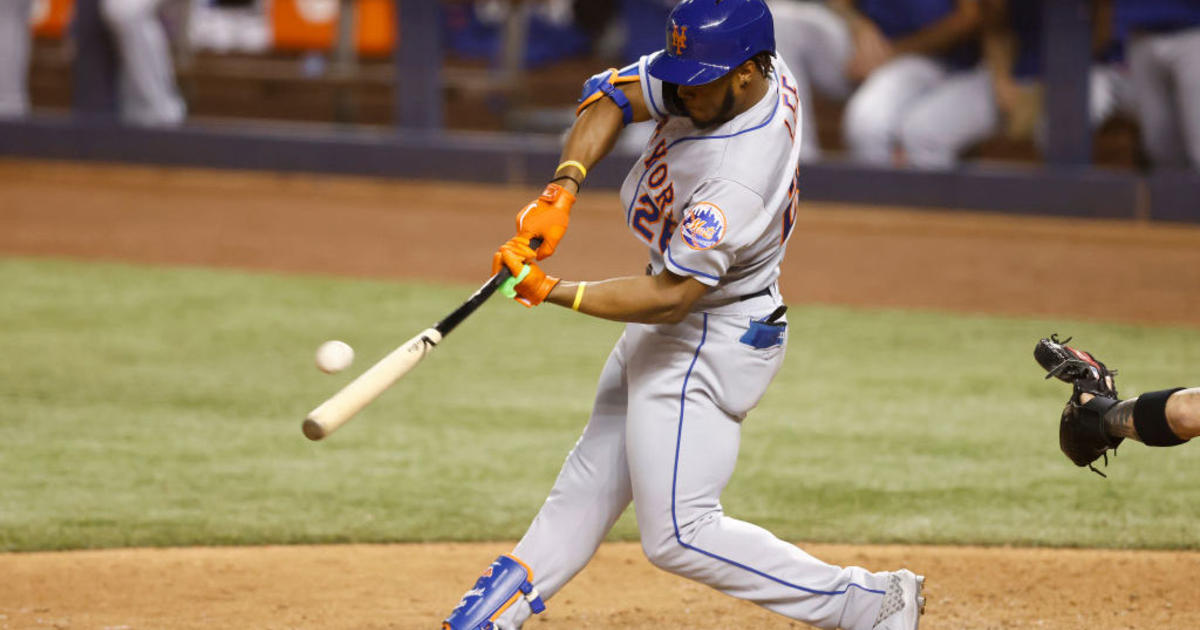 Rookie Lee finally makes contact, Mets beat Marlins in 12th