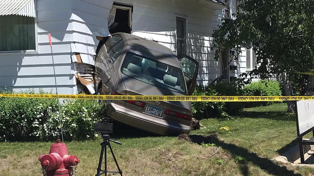 Car-crashes-into-St-Cloud-home.jpg 